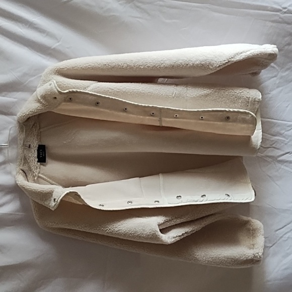 Vici Size Small Snap Front Fuzzy Coat NWOT - Picture 6 of 6